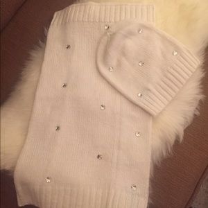 NWOT Victoria Secret white hat and infinity scarf